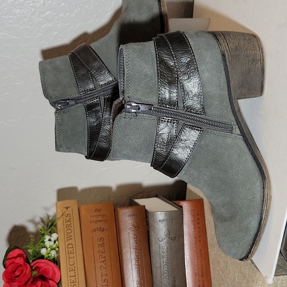 SONOMA LIFE +STYLE Leather Manmade Zip Bootie 7.5M - Picture 4 of 14